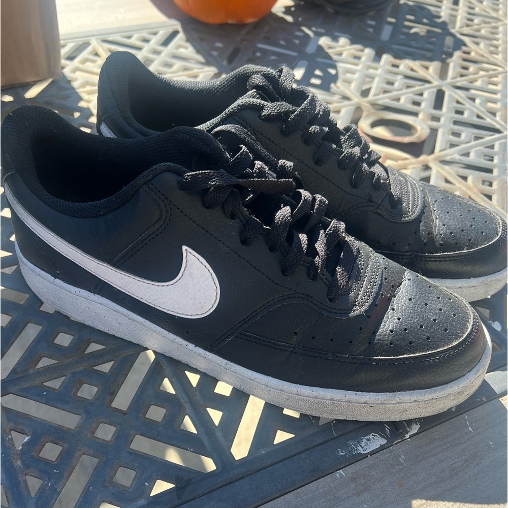 Nike men’s black white size 9